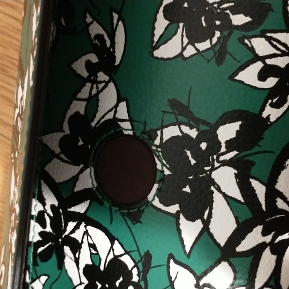 Henri Bendel Green Floral Sunglasses Clutch - Picture 5 of 7